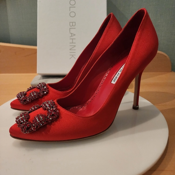 💯Authentic Manolo Blahnik HANGISI Red Satin Jewel Buckle Pumps - Picture 3 of 17